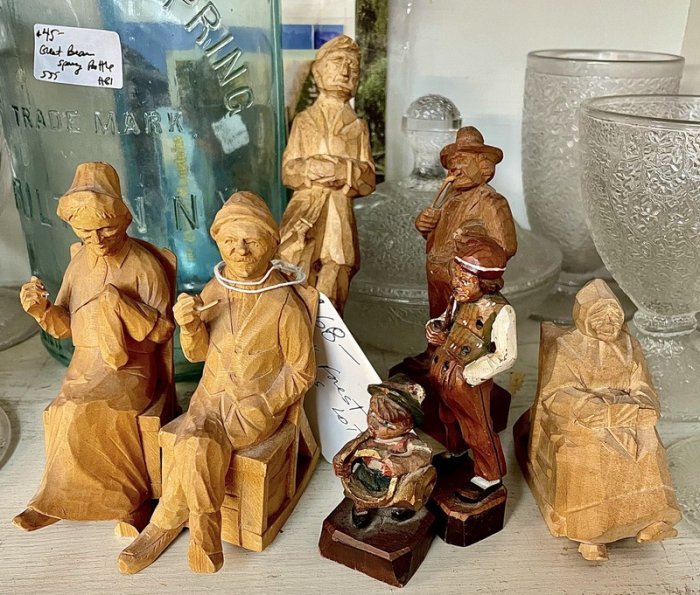 Black Forest carvings lot