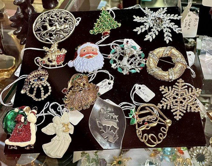 CHRISTMAS brooches!