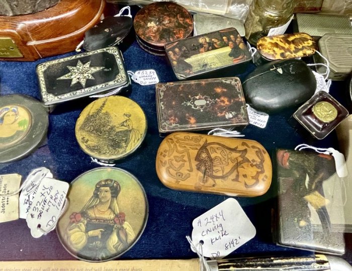 Early snuff boxes