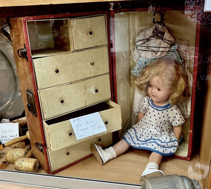 Shirley Temple doll w/case